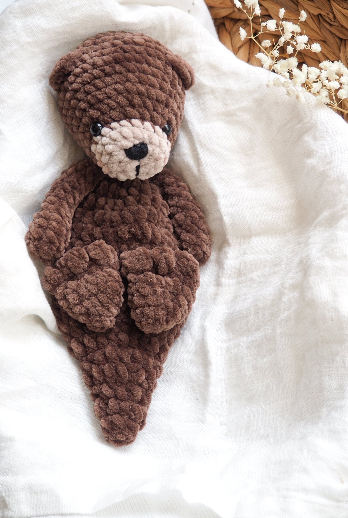 Cuddly Otter made of Plush yarn