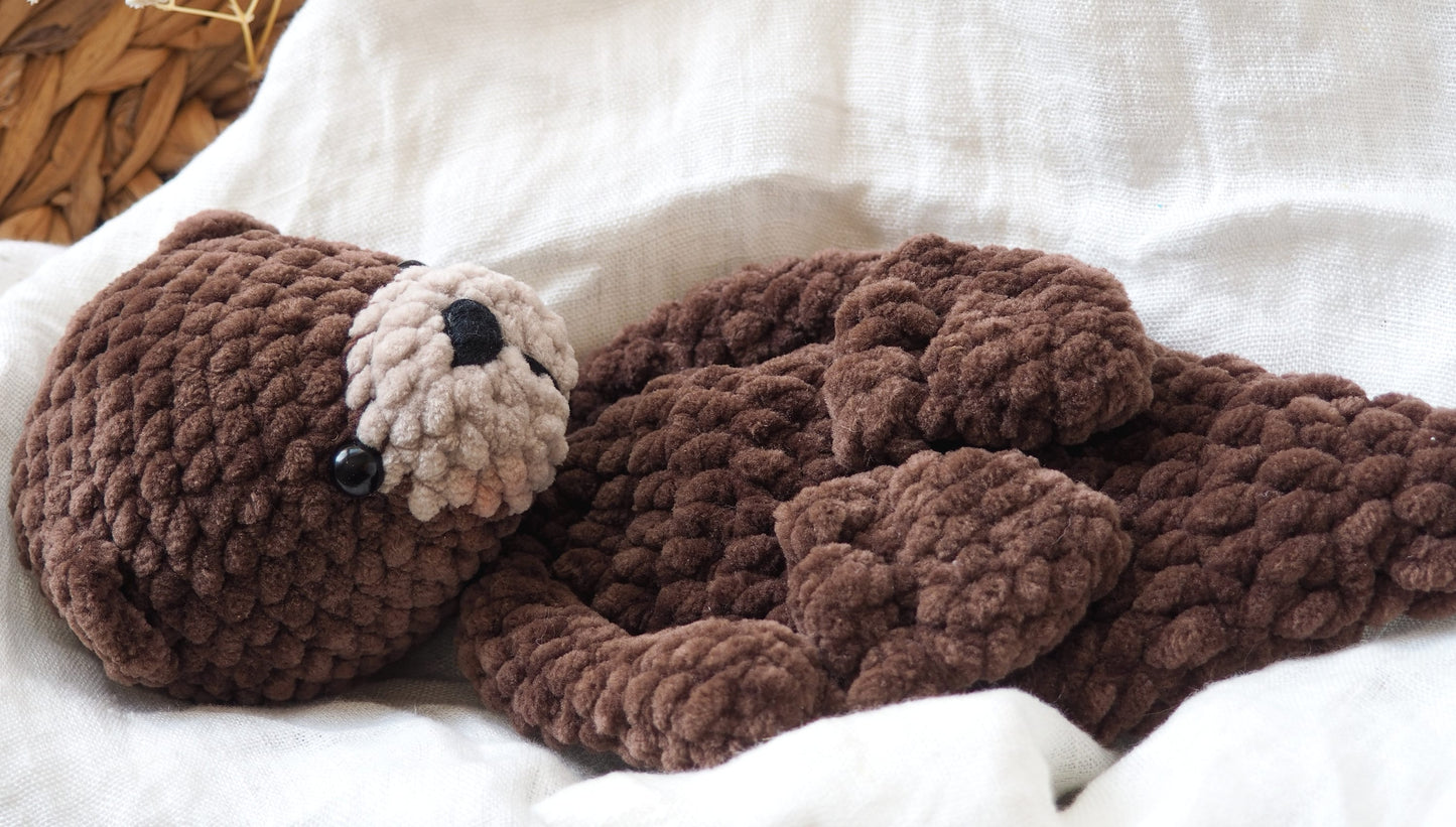 Cuddly Otter made of Plush yarn