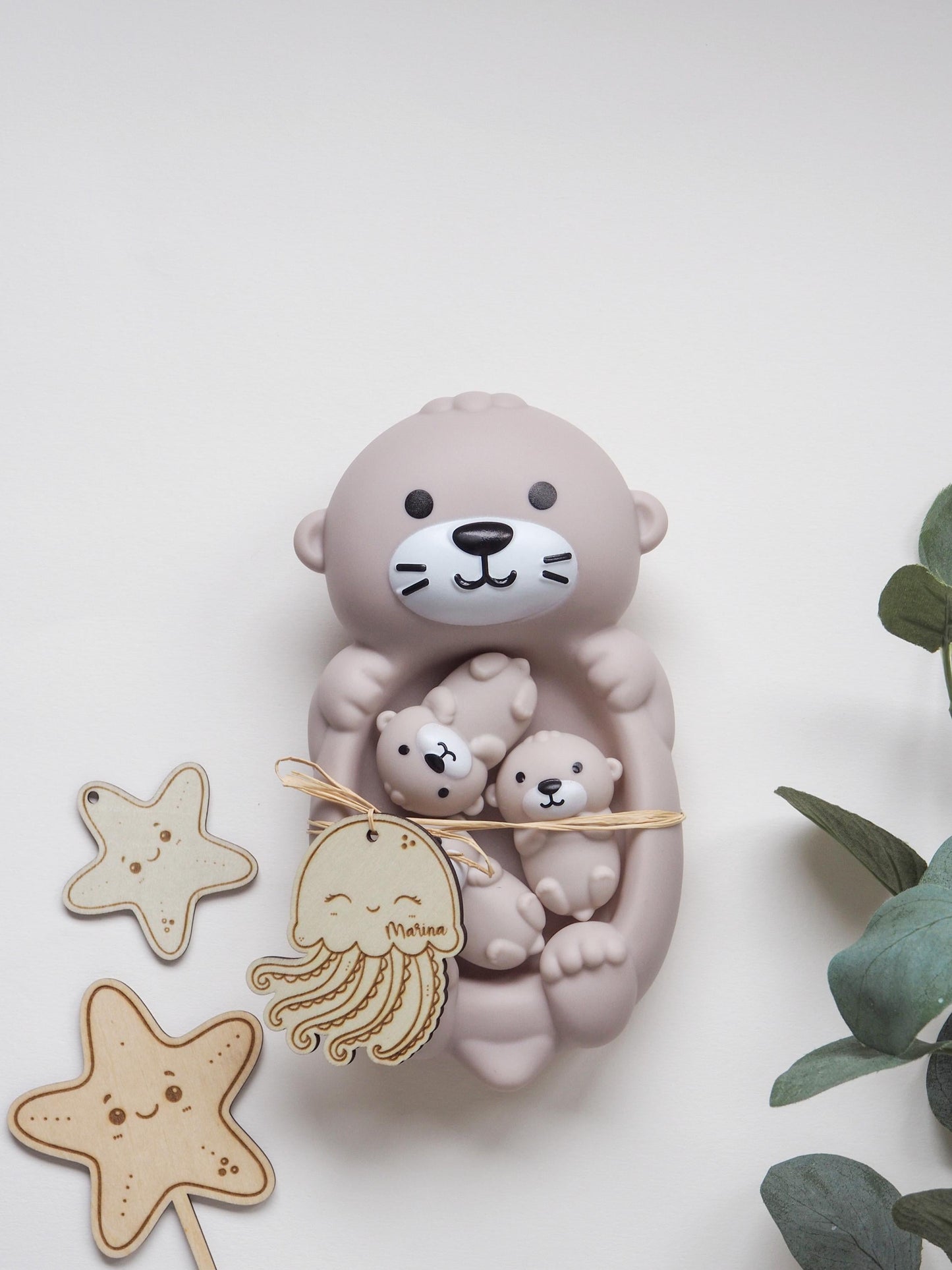 Otter family bath toy
